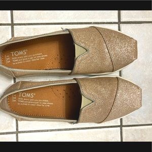 Girls Gold Glitter TOMS size 3.5